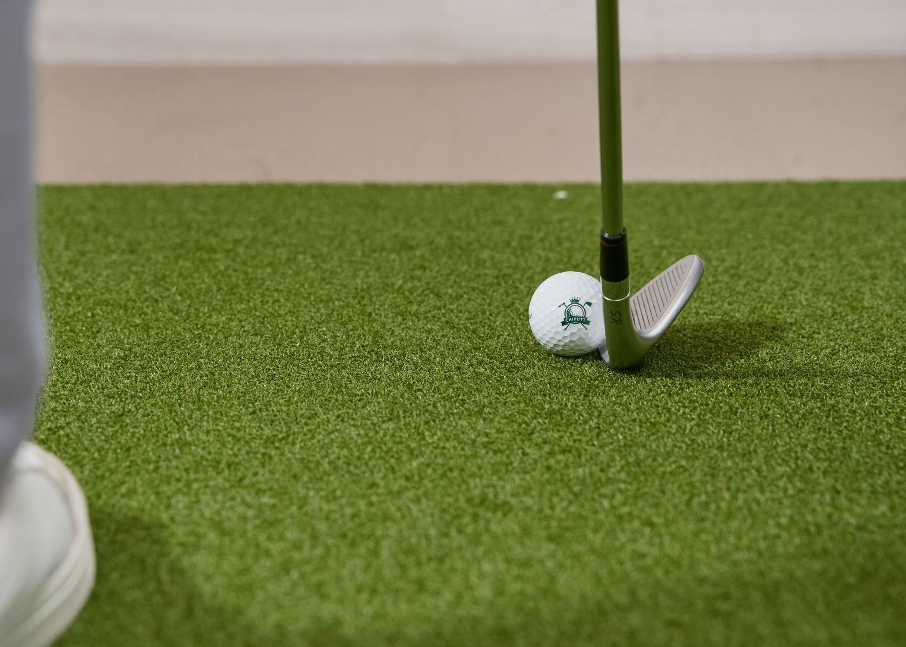 Bump-and-Run vs Lob Shot: The Short Game Decision